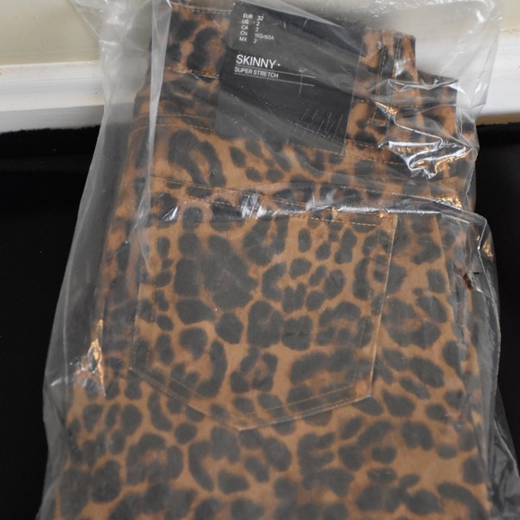 H&M Leopard Pants - Picture 3 of 3